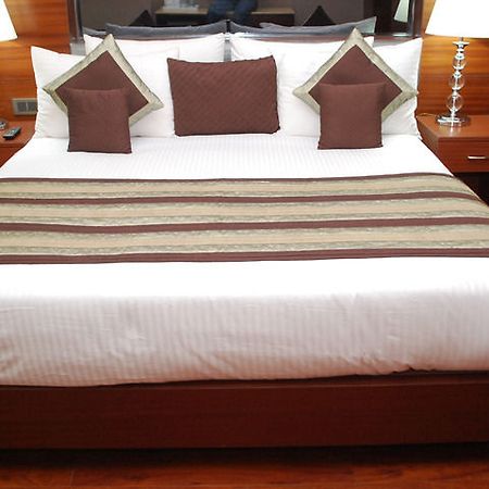 Clarks Inn, Pacific Mall Ghaziabad Buitenkant foto