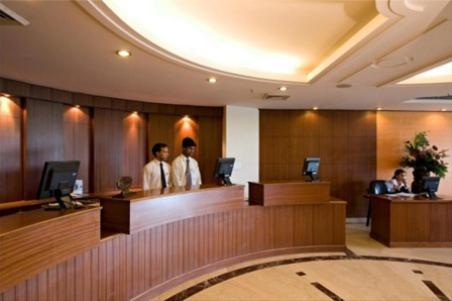 Clarks Inn, Pacific Mall Ghaziabad Buitenkant foto